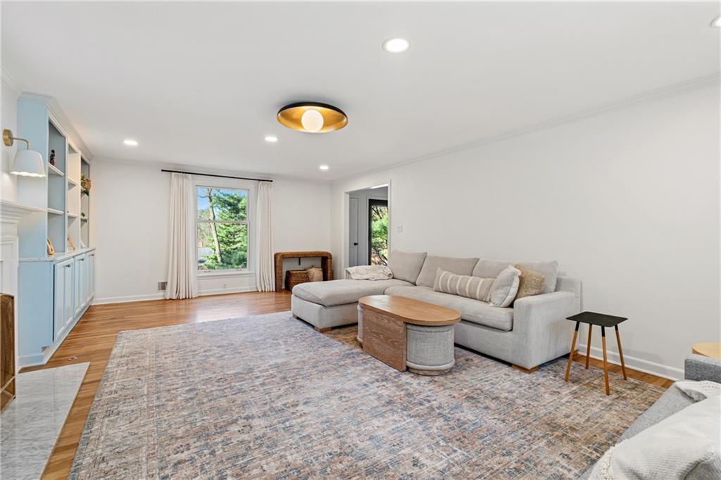 119 Shadow Ridge Drive Pittsburgh, PA 15238 - Photo 7 of 35 LIVING ROOM