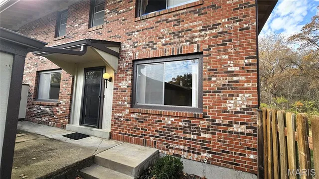 $189,900 | 955 Silversprings Lane, Manchester, MO 63021