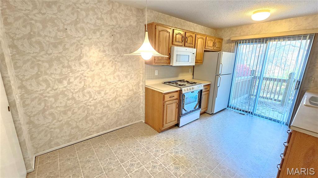 955 Silversprings Lane Manchester, MO 63021 - Photo 6 of 34