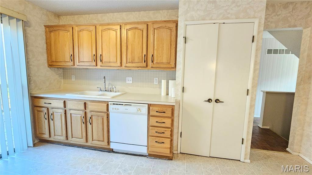 955 Silversprings Lane Manchester, MO 63021 - Photo 7 of 34