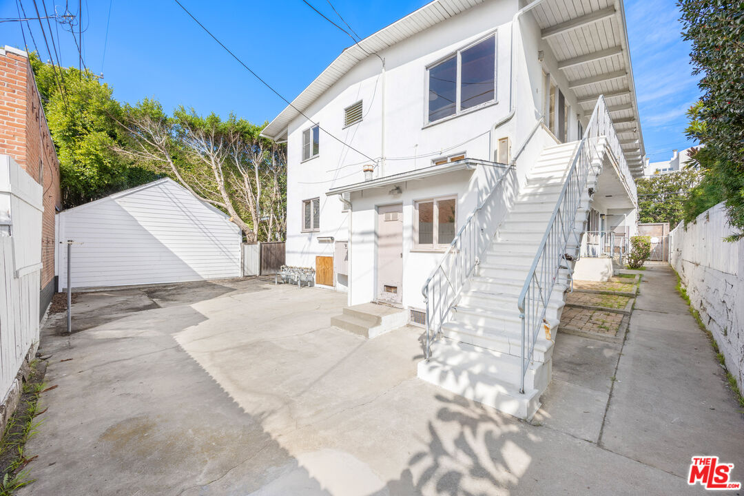 2922 2nd Street Santa Monica, CA 90405 - Photo 4 of 16 a view of a white building next to a yard