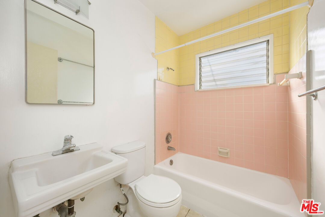 2922 2nd Street Santa Monica, CA 90405 - Photo 9 of 16 a bathroom with a sink toilet and bathtub