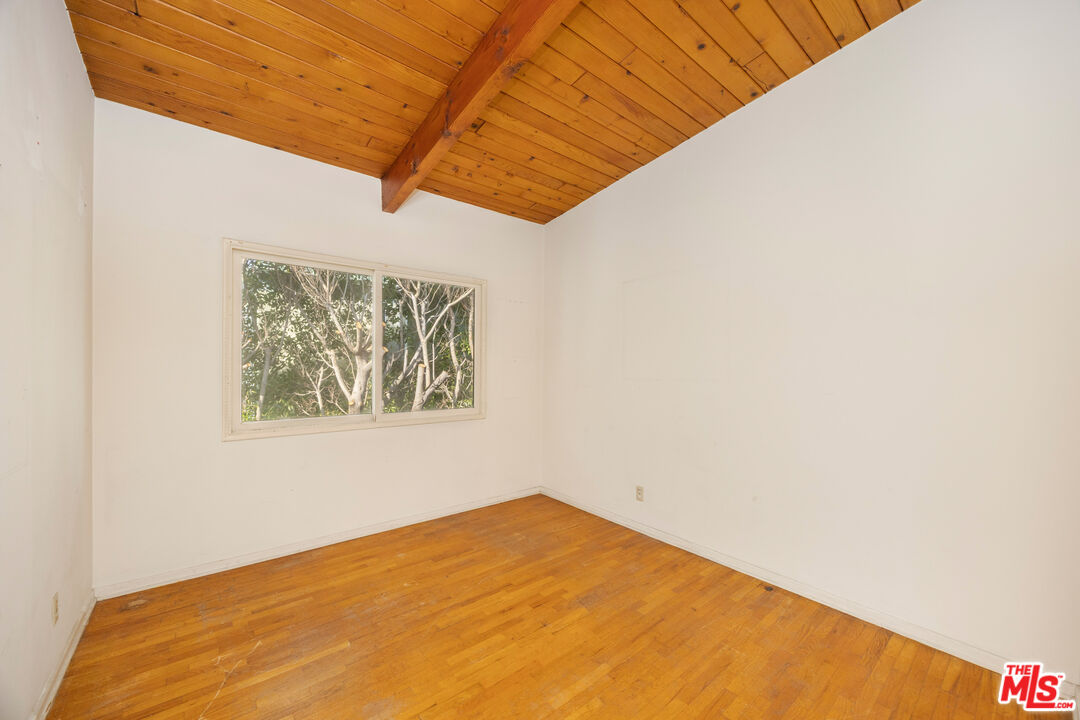 2922 2nd Street Santa Monica, CA 90405 - Photo 10 of 16 a view of a big room with bed