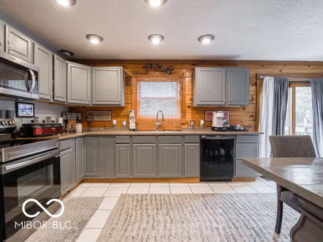 $360,000 | 660 Mill, Coatesville, IN 46121