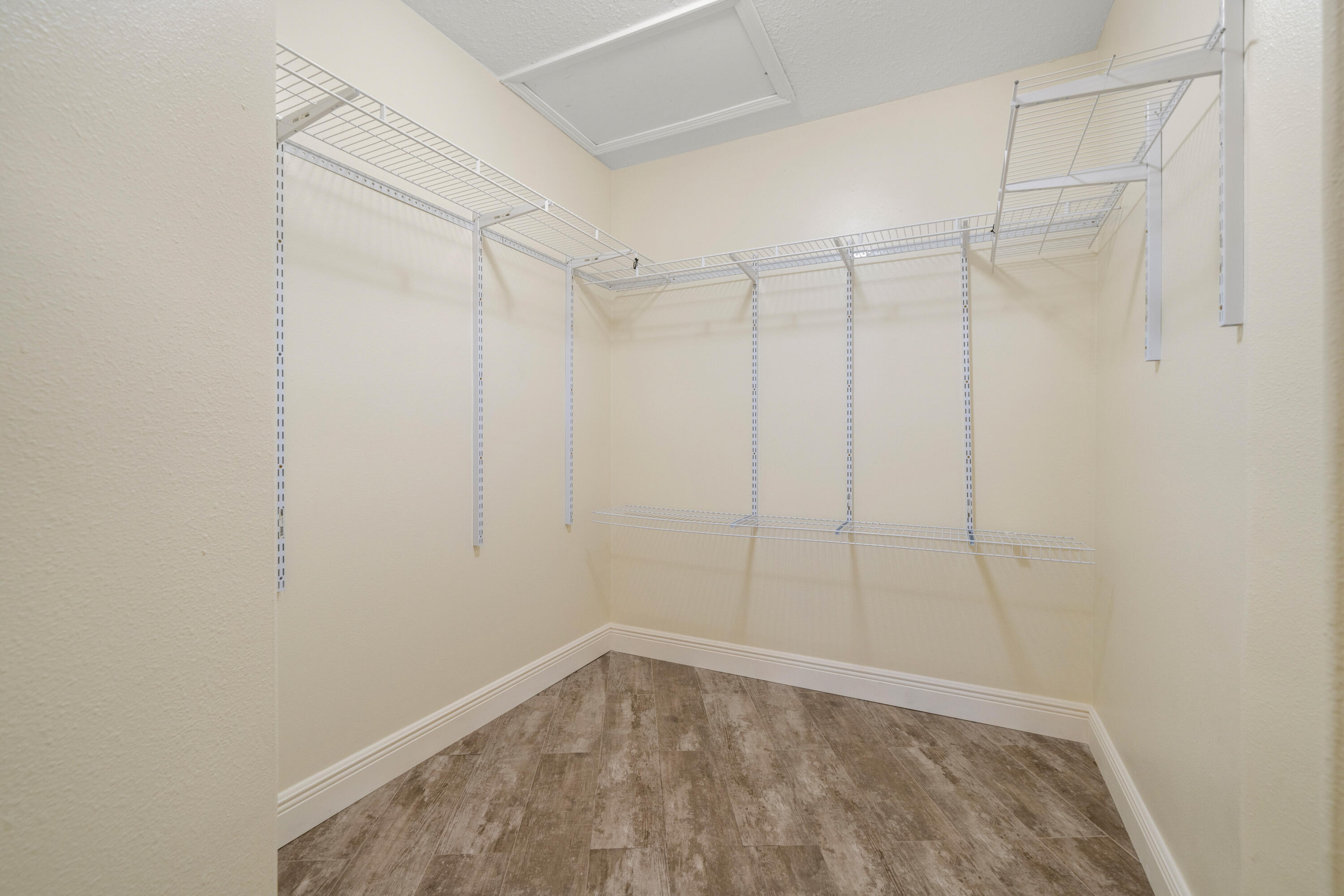 235 Pelican Place, Unit 3 Destin, FL 32541 - Photo 17 of 32 a view of a room