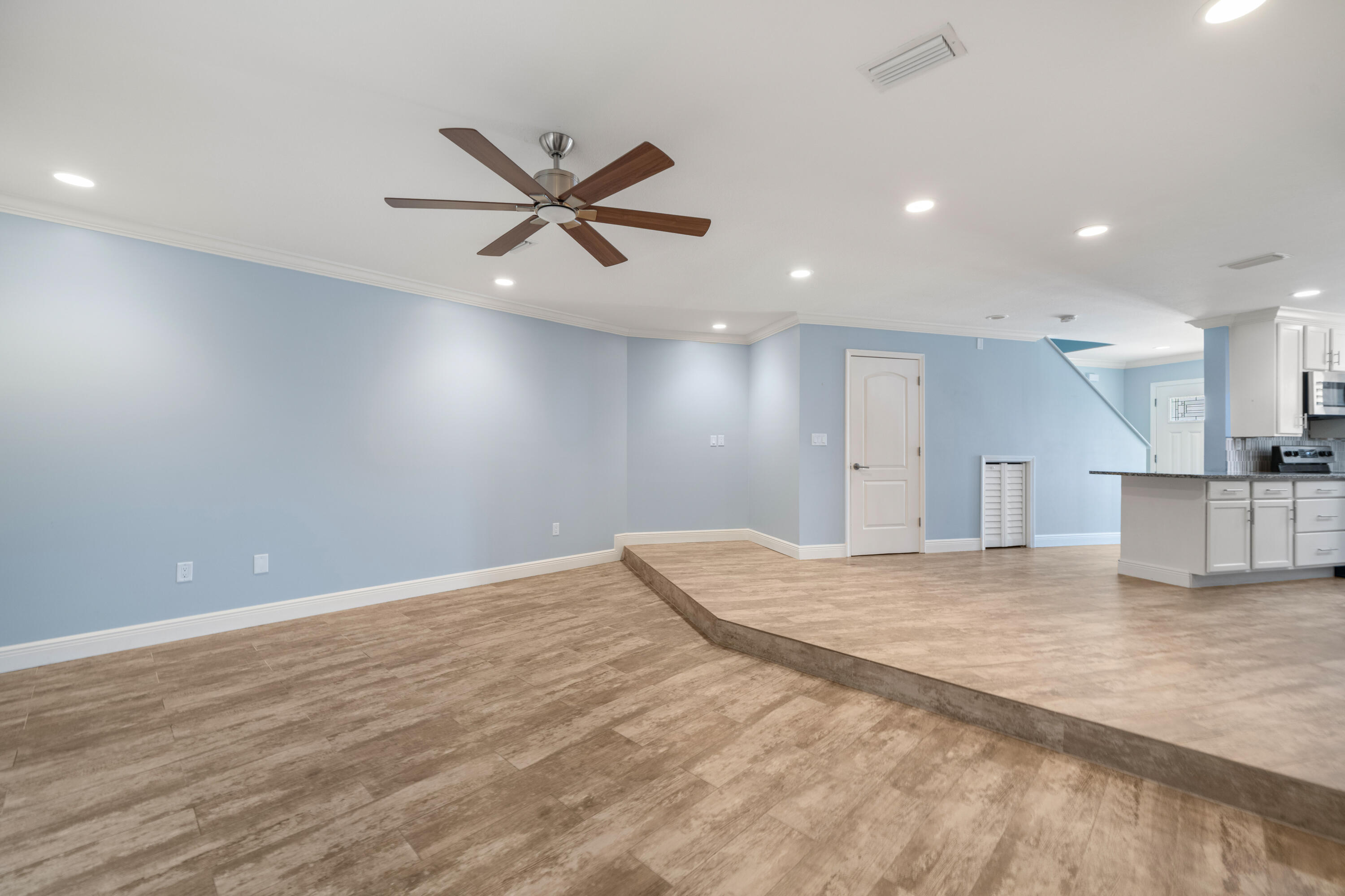235 Pelican Place, Unit 3 Destin, FL 32541 - Photo 6 of 32 a view of a livingroom with a ceiling fan and window