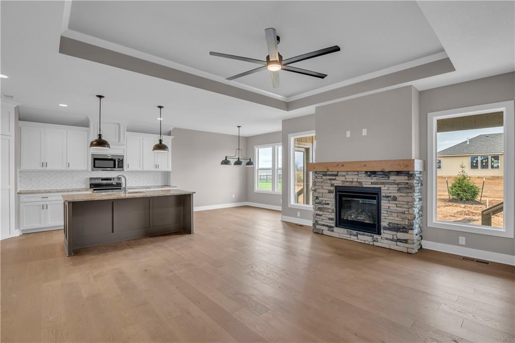 19324 Mahaffie Street Spring Hill, KS 66083 - Photo 7 of 38