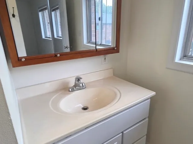 $2,000 | 1S252 Stratford Lane, Villa Park, IL 60181