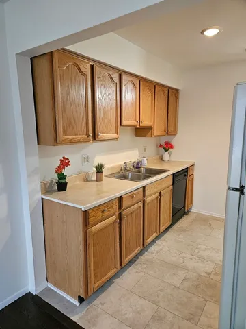 $2,000 | 1S252 Stratford Lane, Villa Park, IL 60181