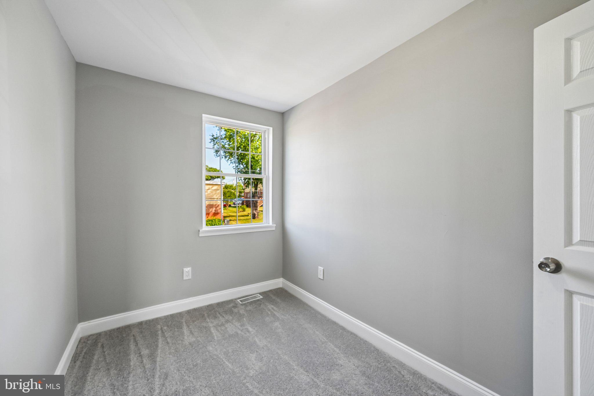 628 Roundview Road Baltimore, MD 21225 - Photo 21 of 43