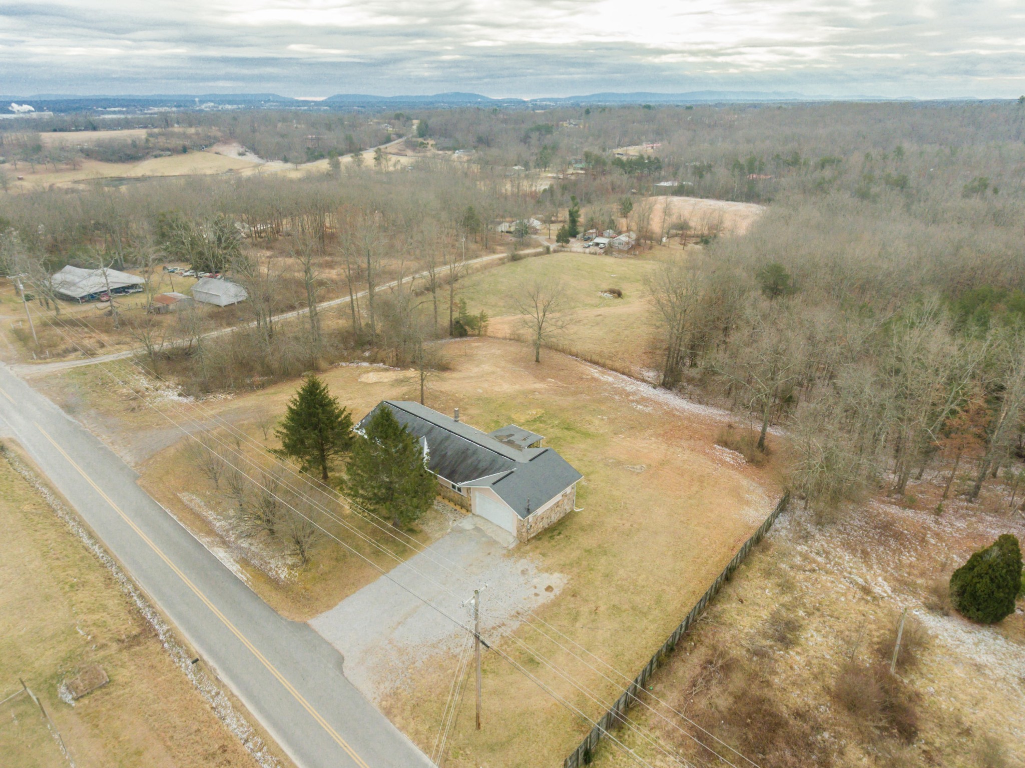 381 West Creston Road Crossville, TN 38571 - Photo 5 of 39 Gallery Image 5