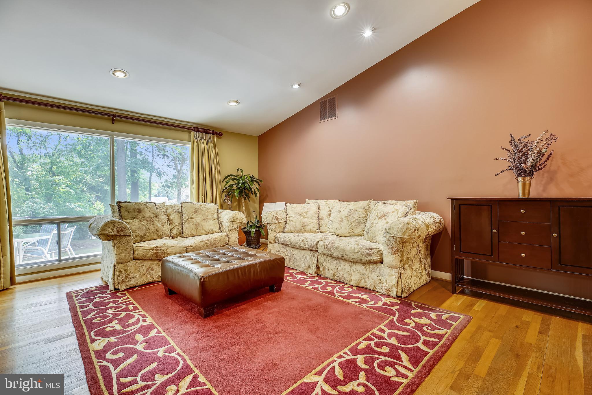 812 Kersey Road Silver Spring, MD 20902 - Photo 11 of 30 Living Room