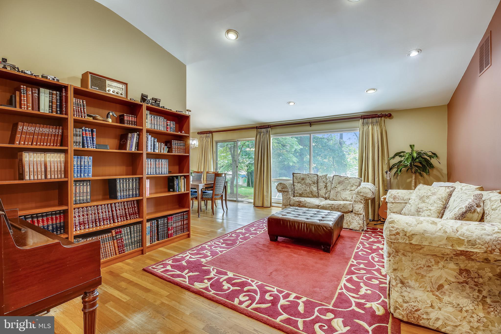 812 Kersey Road Silver Spring, MD 20902 - Photo 12 of 30 Living Room