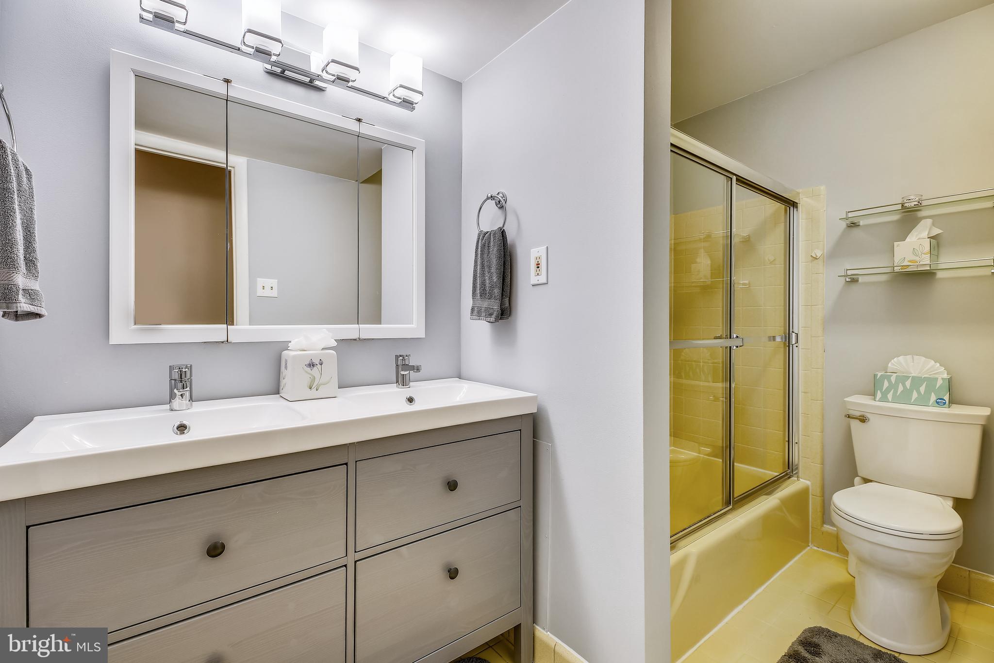 812 Kersey Road Silver Spring, MD 20902 - Photo 20 of 30 Full Bathroom - Upper Level