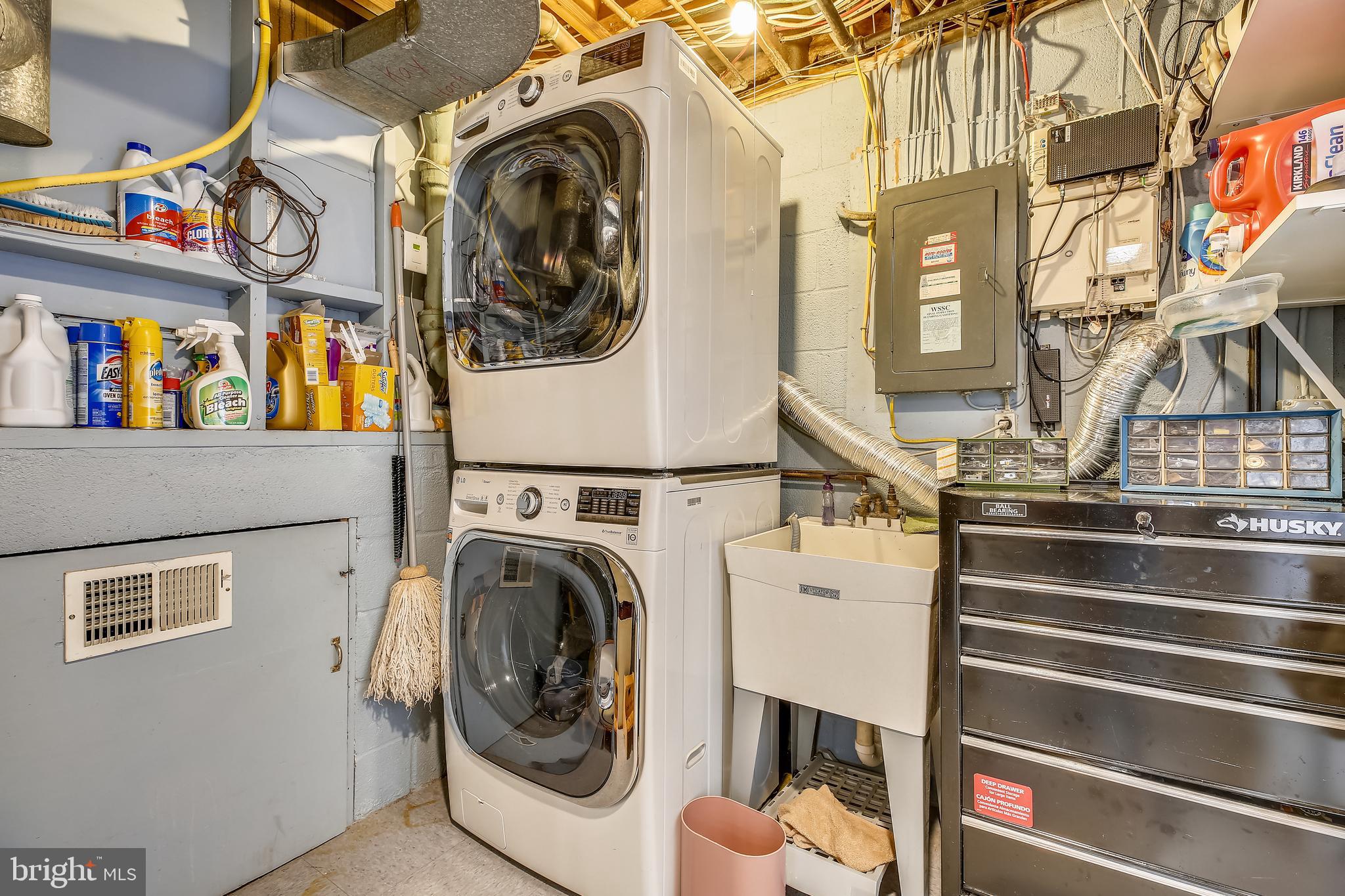 812 Kersey Road Silver Spring, MD 20902 - Photo 27 of 30 Washer / Dryer