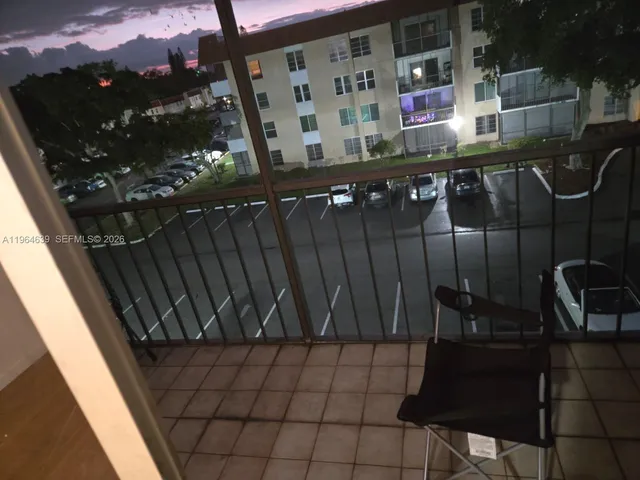 $1,875 | 4156 Inverrary Drive, Unit 404, Lauderhill, FL 33319