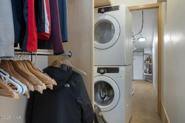 a view of a bedroom with washer and dryer