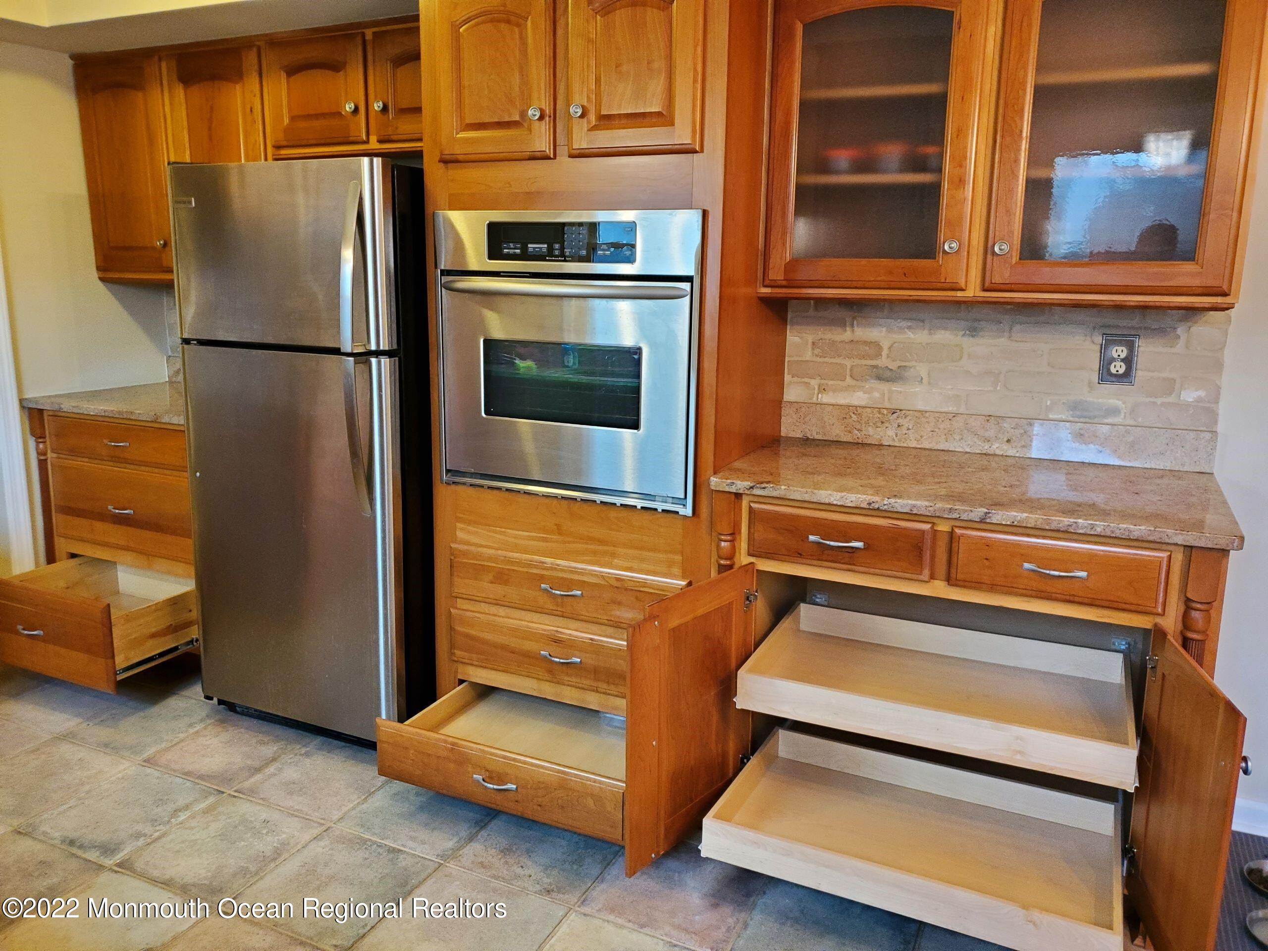28 Indiana Road Somerset, NJ 08873 - Photo 15 of 63 kitchen