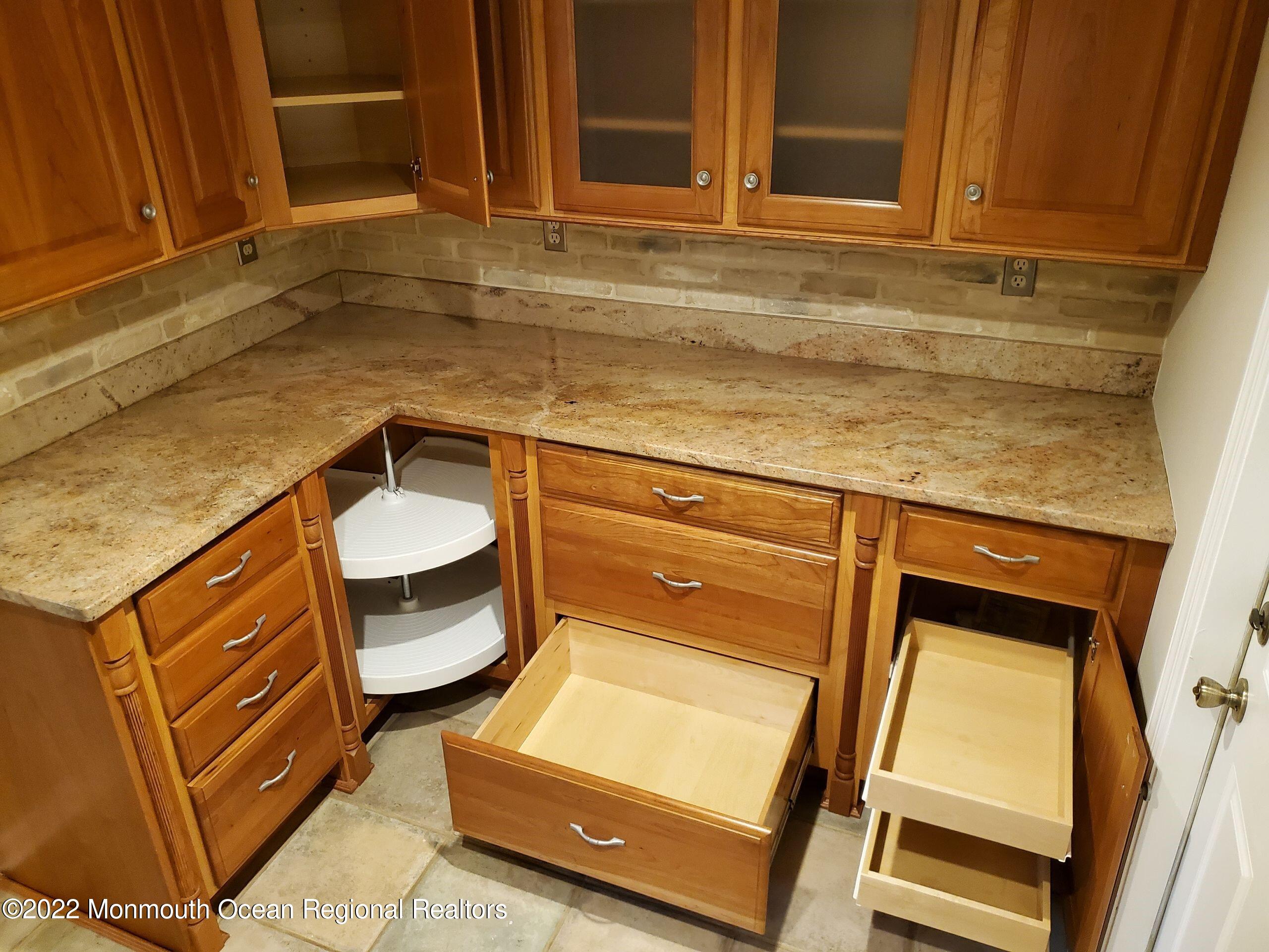 28 Indiana Road Somerset, NJ 08873 - Photo 18 of 63 pull out drawers, lazy susan