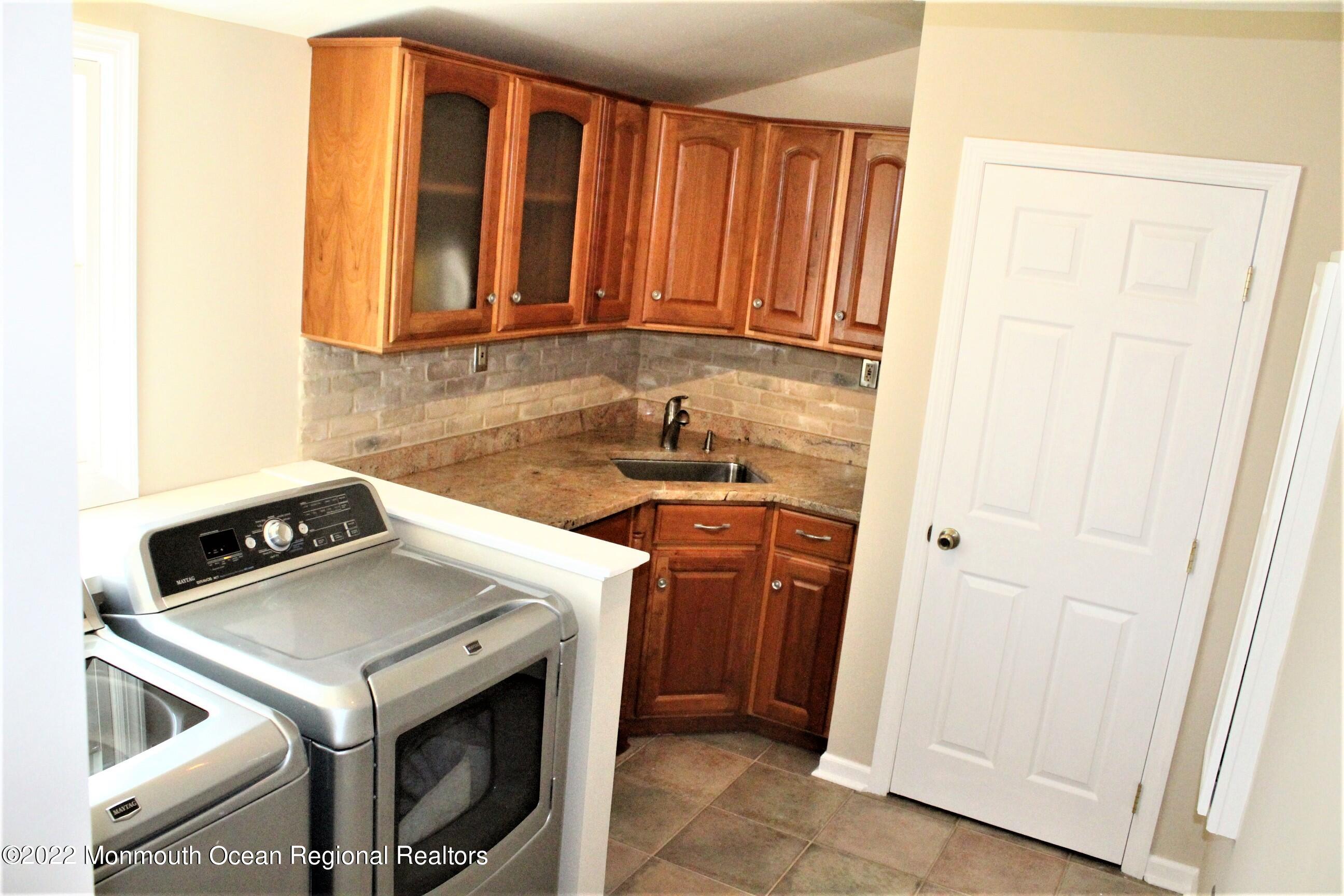 28 Indiana Road Somerset, NJ 08873 - Photo 19 of 63 Laundry area