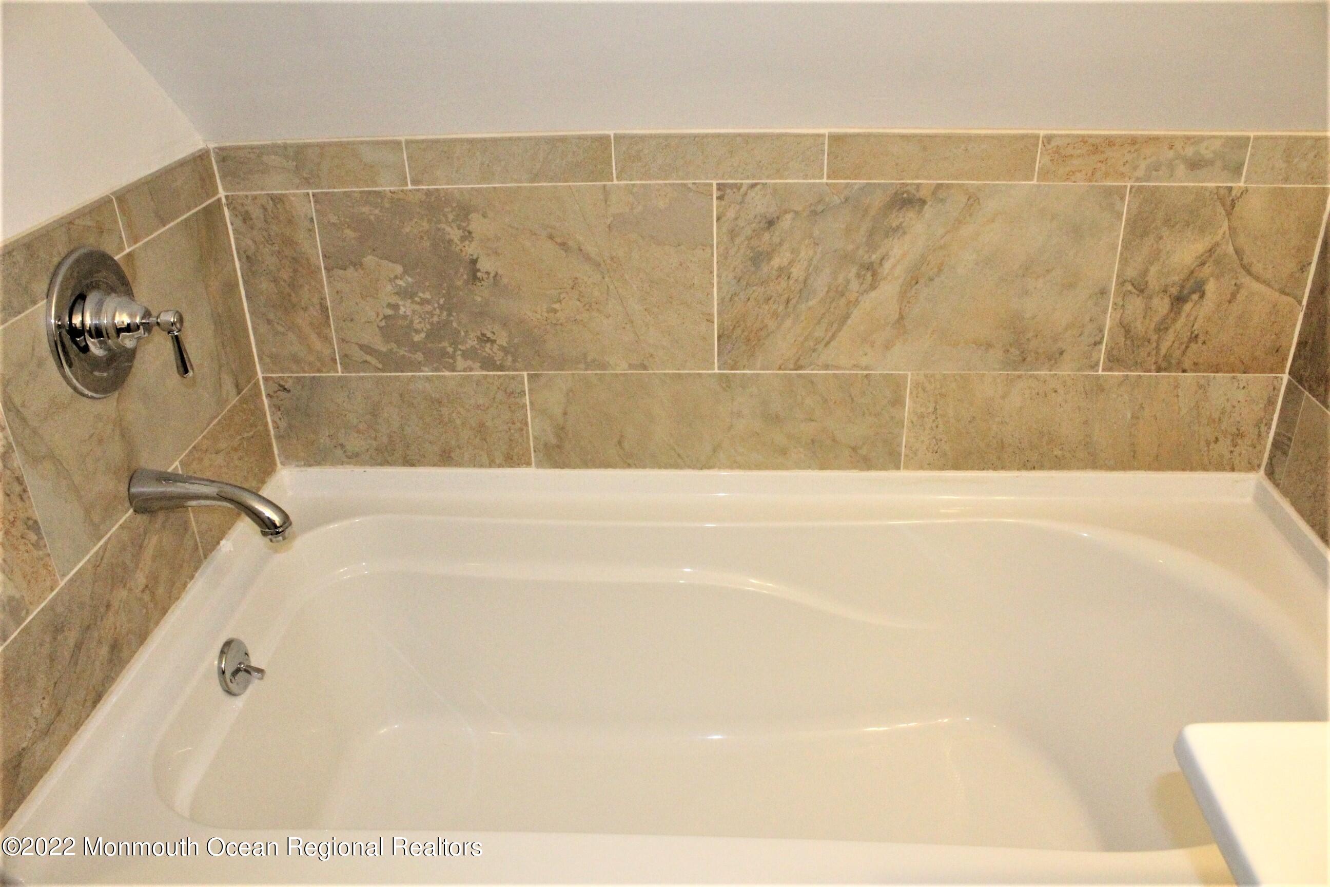 28 Indiana Road Somerset, NJ 08873 - Photo 45 of 63 Bathroom 2nd floor tub