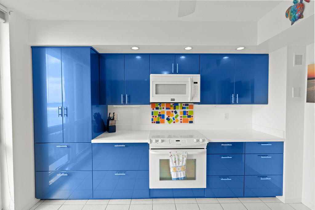 5380 North Ocean Drive, Unit 10G Singer Island, FL 33404 - Photo 18 of 48 Kitchen Area