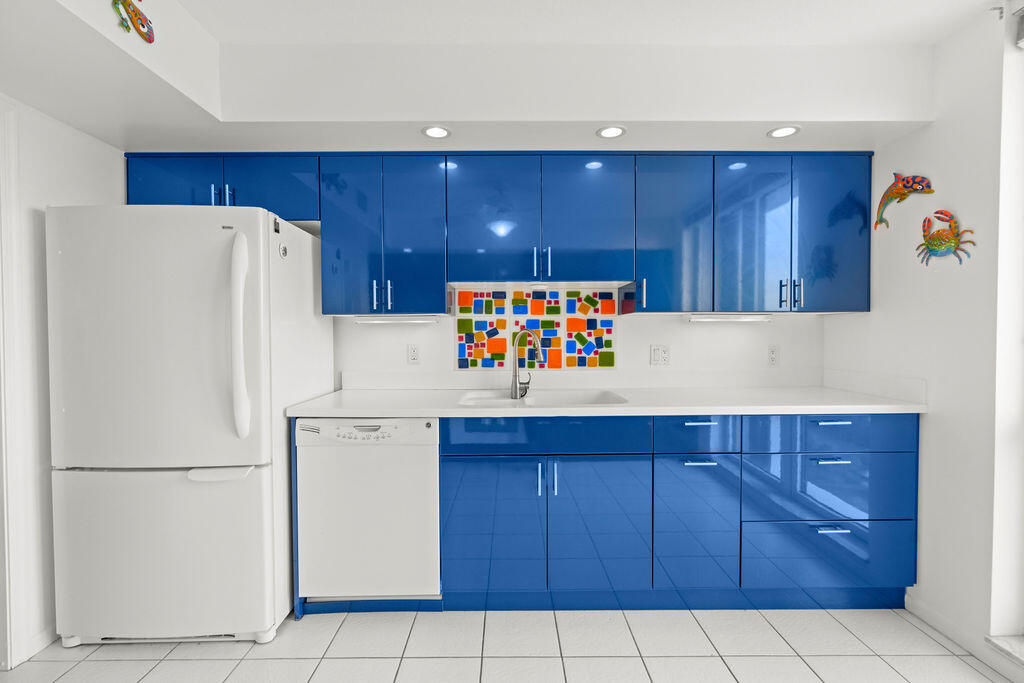 5380 North Ocean Drive, Unit 10G Singer Island, FL 33404 - Photo 19 of 48 Kitchen Area