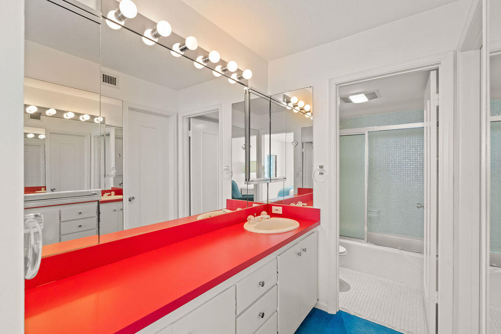 5380 North Ocean Drive, Unit 10G Singer Island, FL 33404 - Photo 20 of 48 Primary Bath