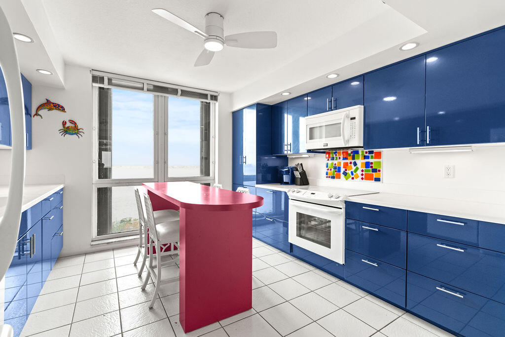 5380 North Ocean Drive, Unit 10G Singer Island, FL 33404 - Photo 2 of 48 Kitchen