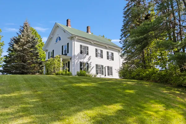 $879,999 | 434 Main Street, Oxford, ME 04270
