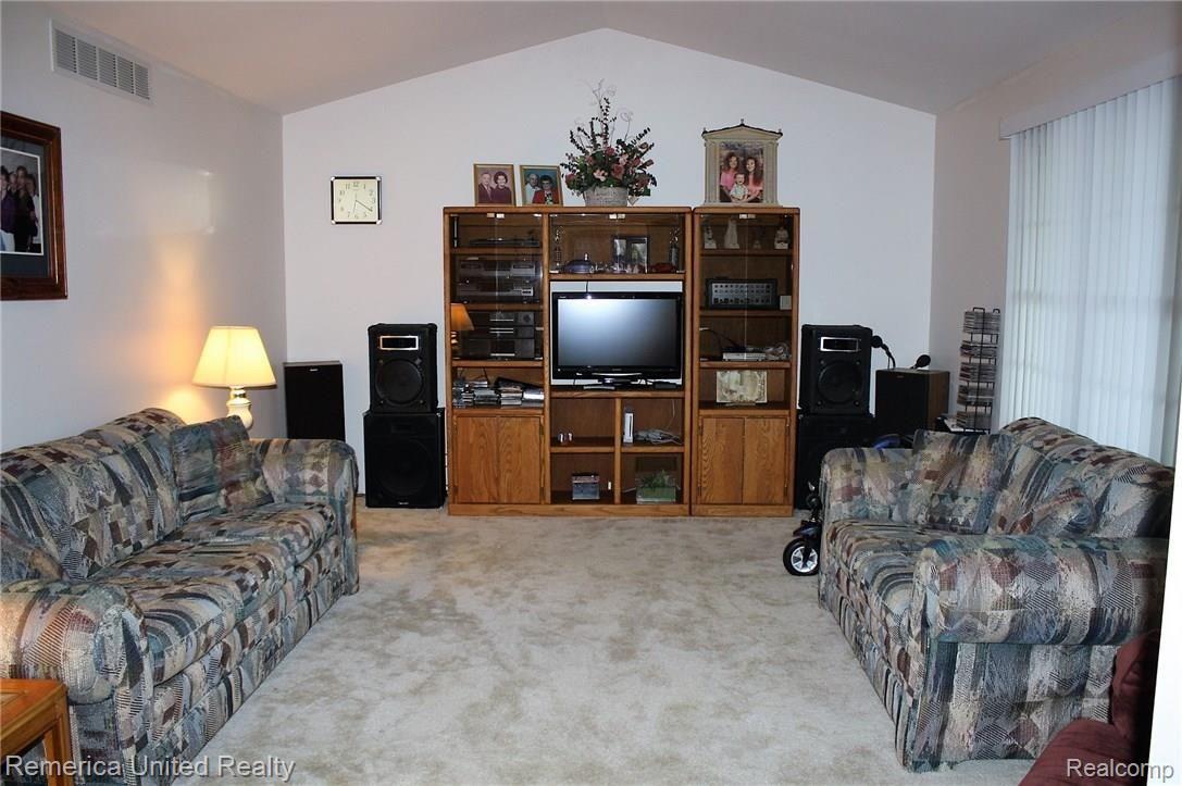 48704 Bemis Road Belleville, MI 48111 - Photo 14 of 24 IMG_0355 (2).JPG