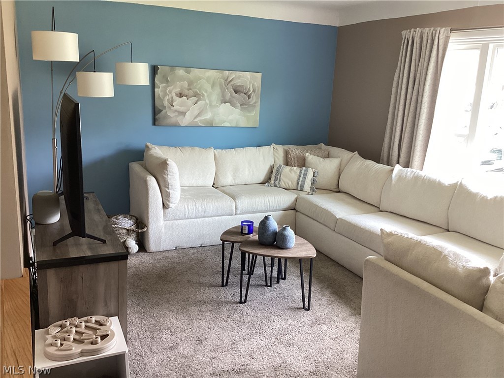 1559 Chelmsford Road Cleveland, OH 44124 - Photo 2 of 29 View of carpeted living room