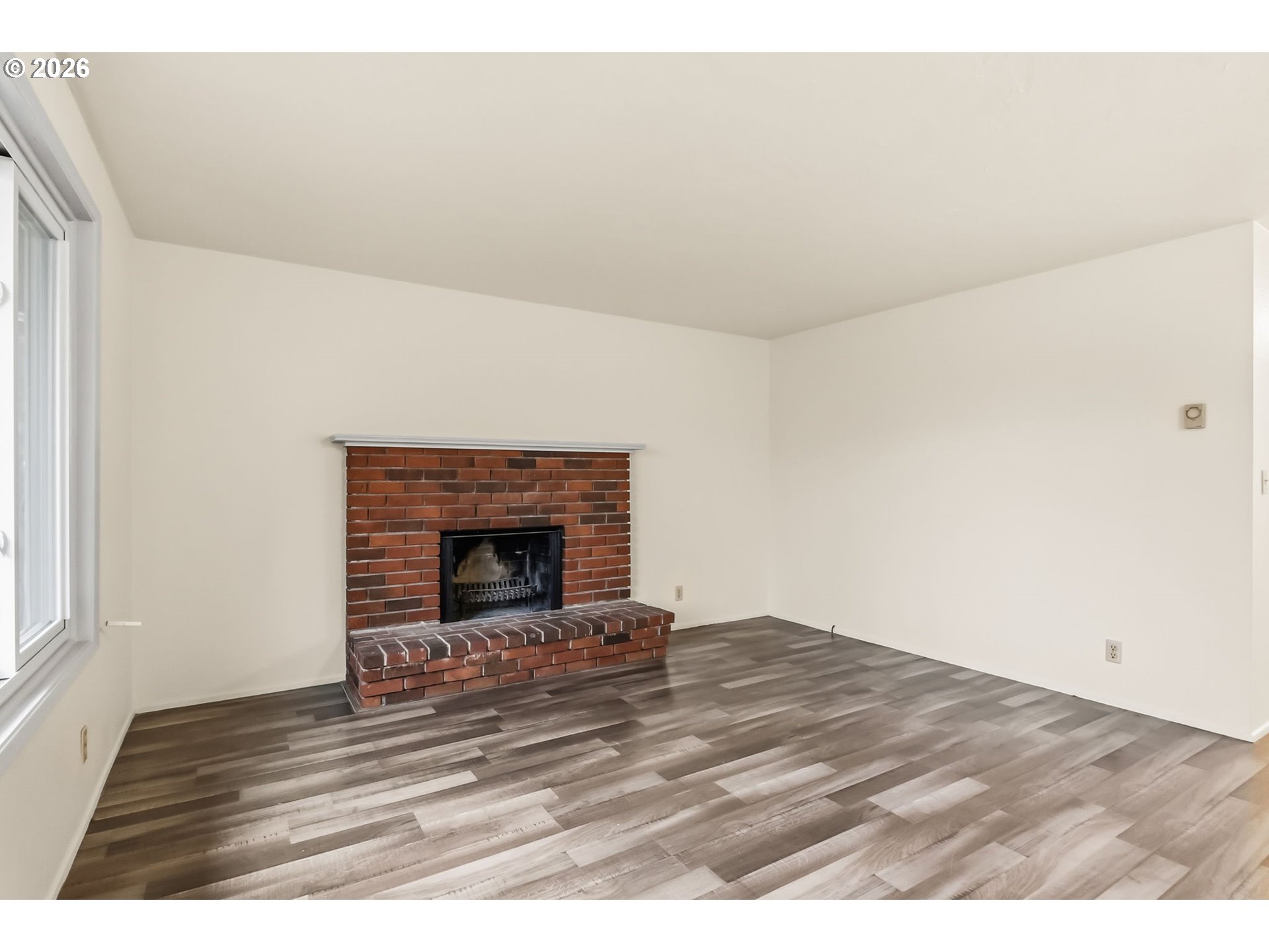 446 Kodiak Street Eugene, OR 97401 - Photo 10 of 34 a view of an empty room and window