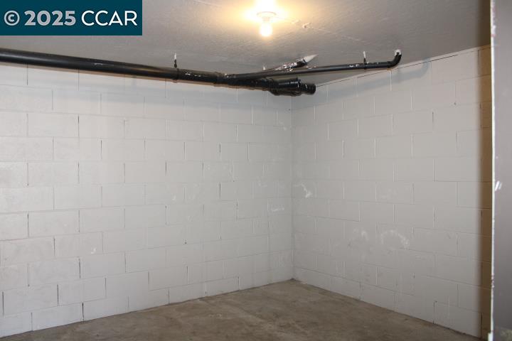 4811 Appian Way, Unit 3/5 El Sobrante, CA 94803 - Photo 23 of 27 a view of a door