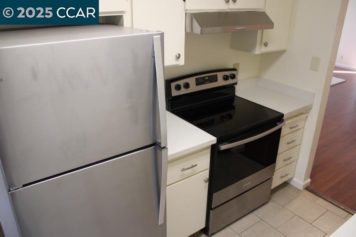 4811 Appian Way, Unit 3/5 El Sobrante, CA 94803 - Photo 8 of 27 a close view of stove top oven and refrigerator