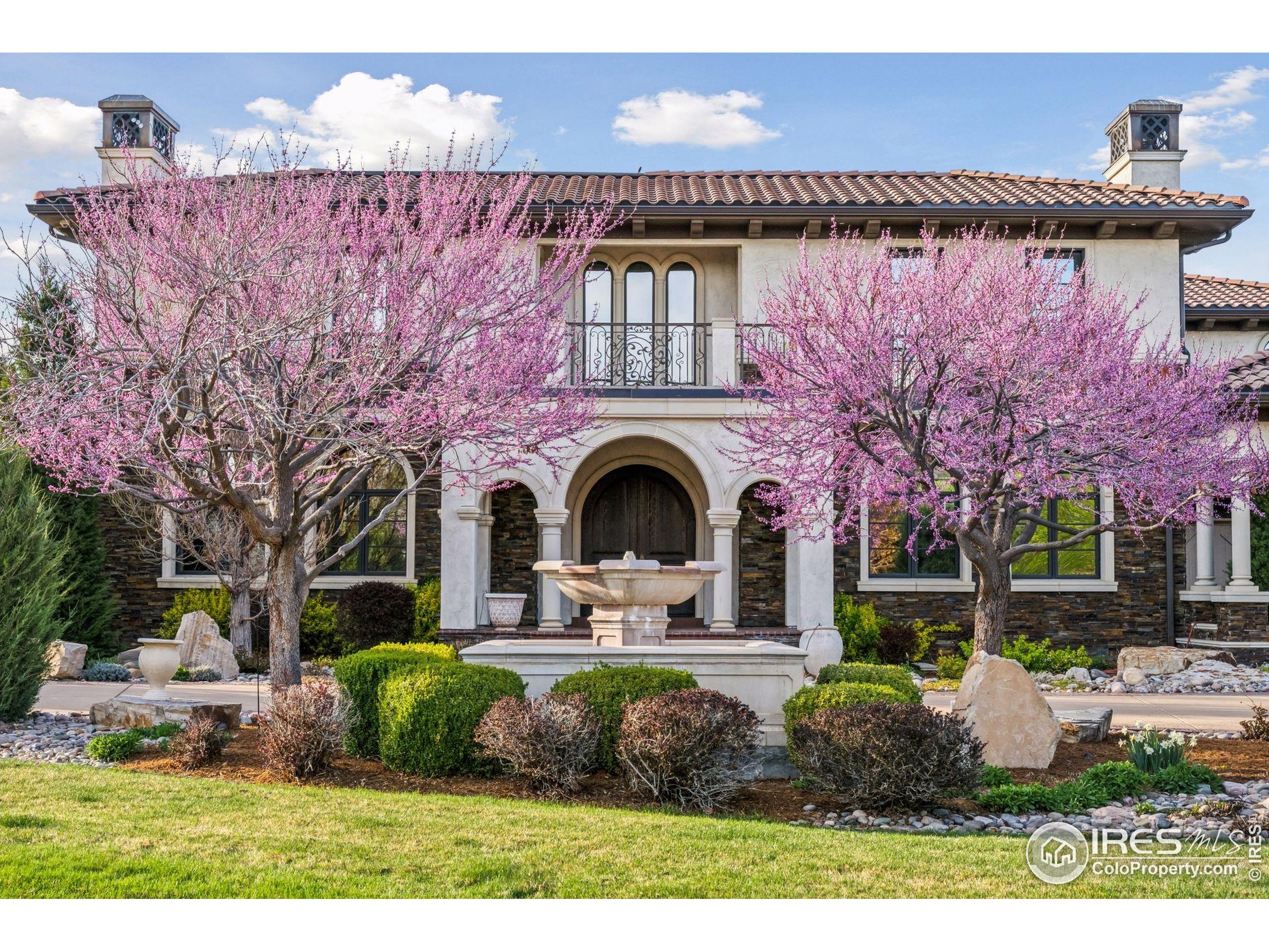 6541 Legend Ridge Trail Niwot, CO 80503 - Photo 4 of 45 a front view of a house with garden