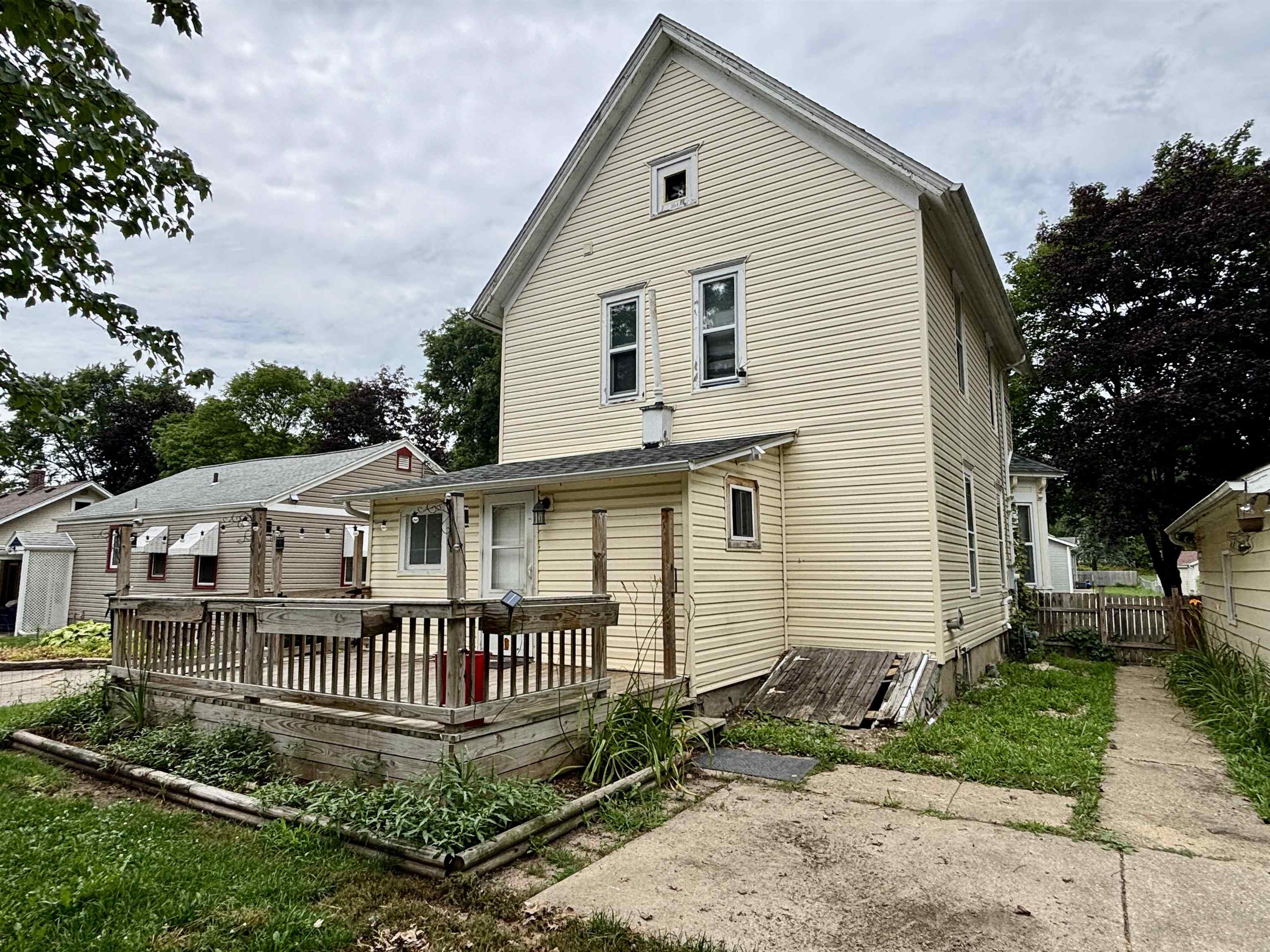 412 West Madison Street Belvidere, IL 61008 - Photo 25 of 27 a view of a house with a yard