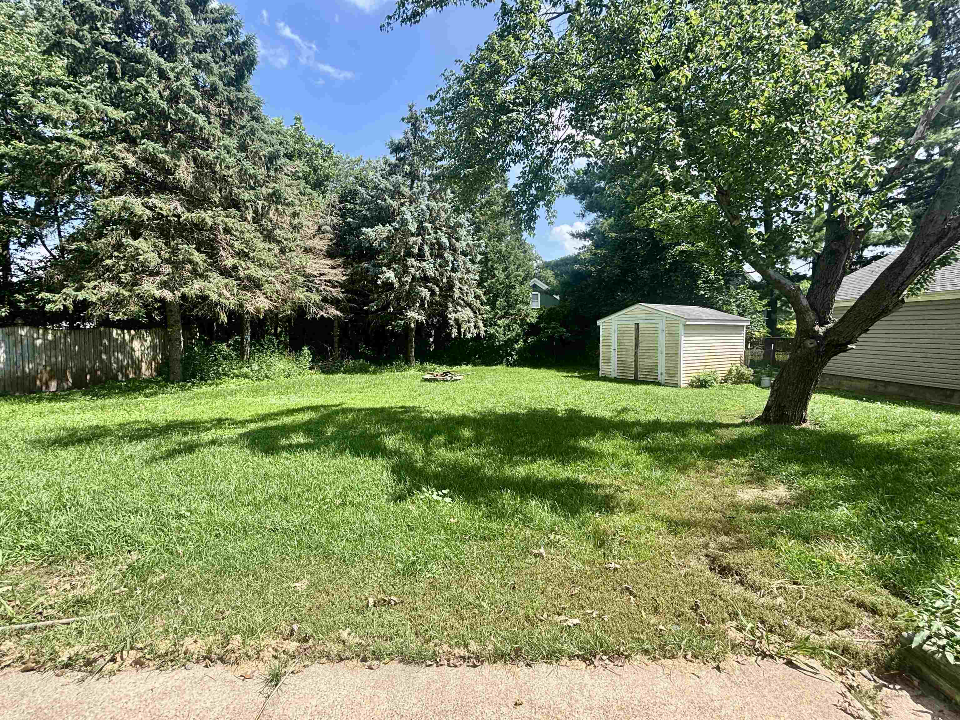 412 West Madison Street Belvidere, IL 61008 - Photo 27 of 27 a view of a backyard with large trees
