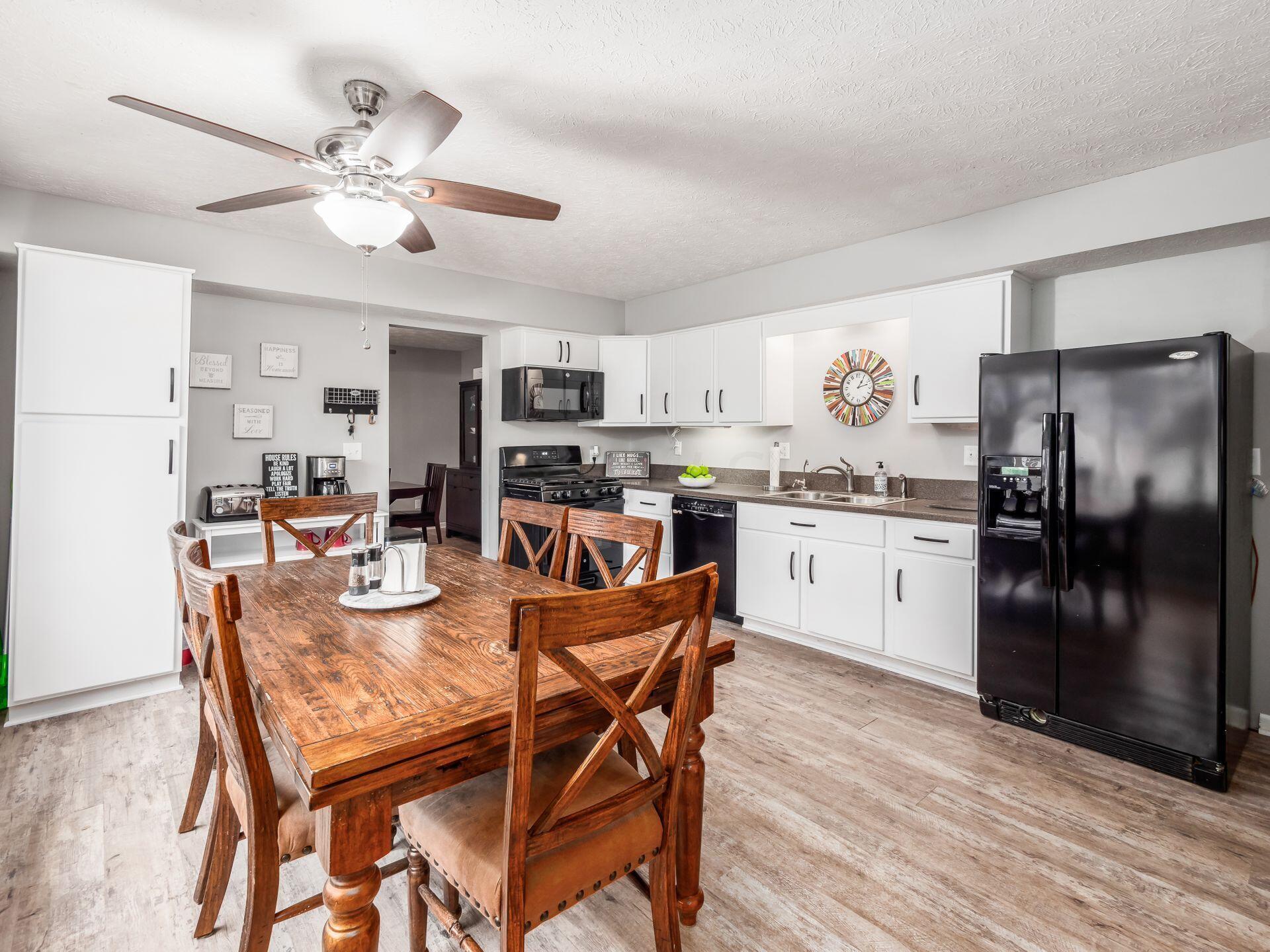 6166 Rings Road Dublin, OH 43016 - Photo 8 of 29 Eating Space/Kitchen
