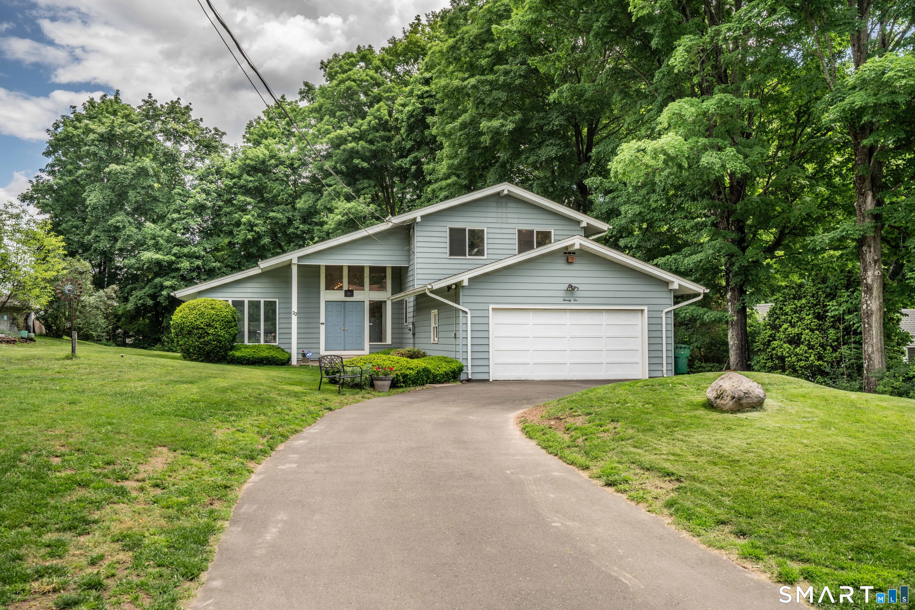 22 Terry Plains Road Bloomfield, CT 06002 - Photo 3 of 34