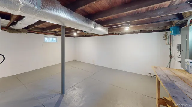 a view of utility room