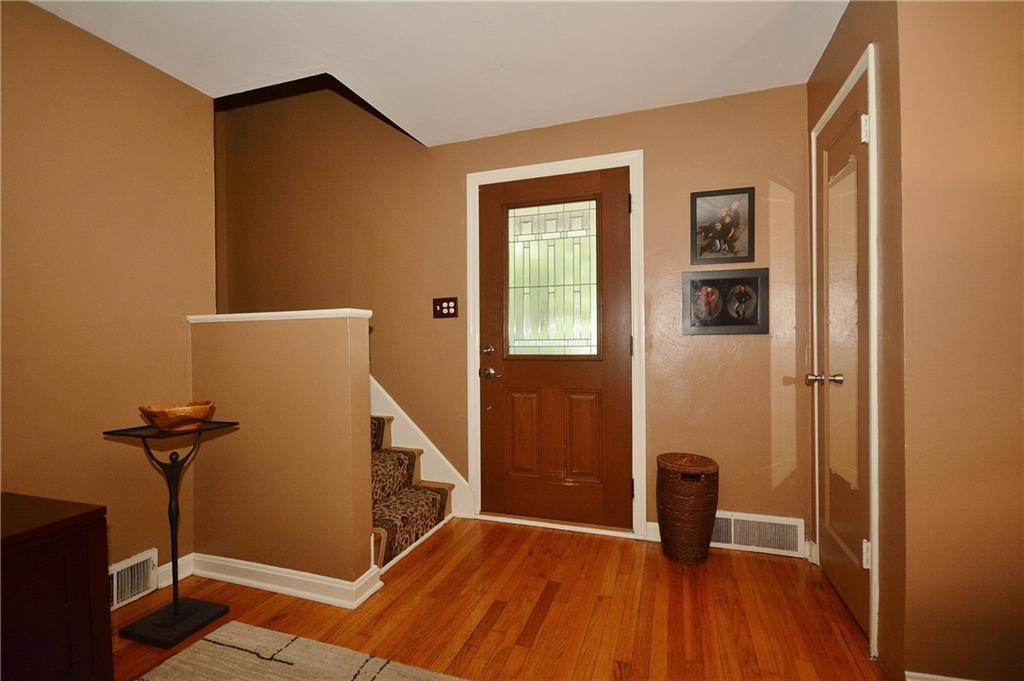 516 Haverhill Road Pittsburgh, PA 15228 - Photo 3 of 25