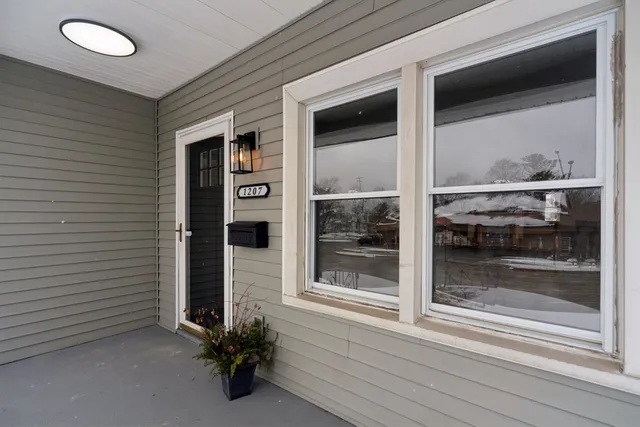 $240,000 | 1207 West Michigan Avenue, Jackson, MI 49202