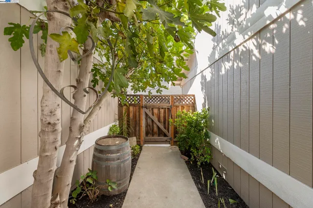 $995,000 | 215 Mavis Drive, Pleasanton, CA 94566