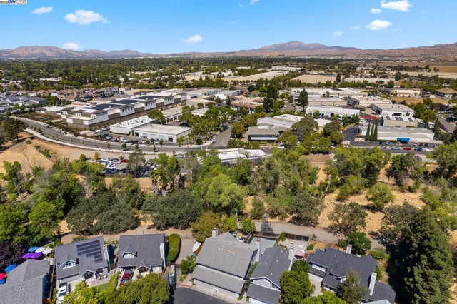 $995,000 | 215 Mavis Drive, Pleasanton, CA 94566