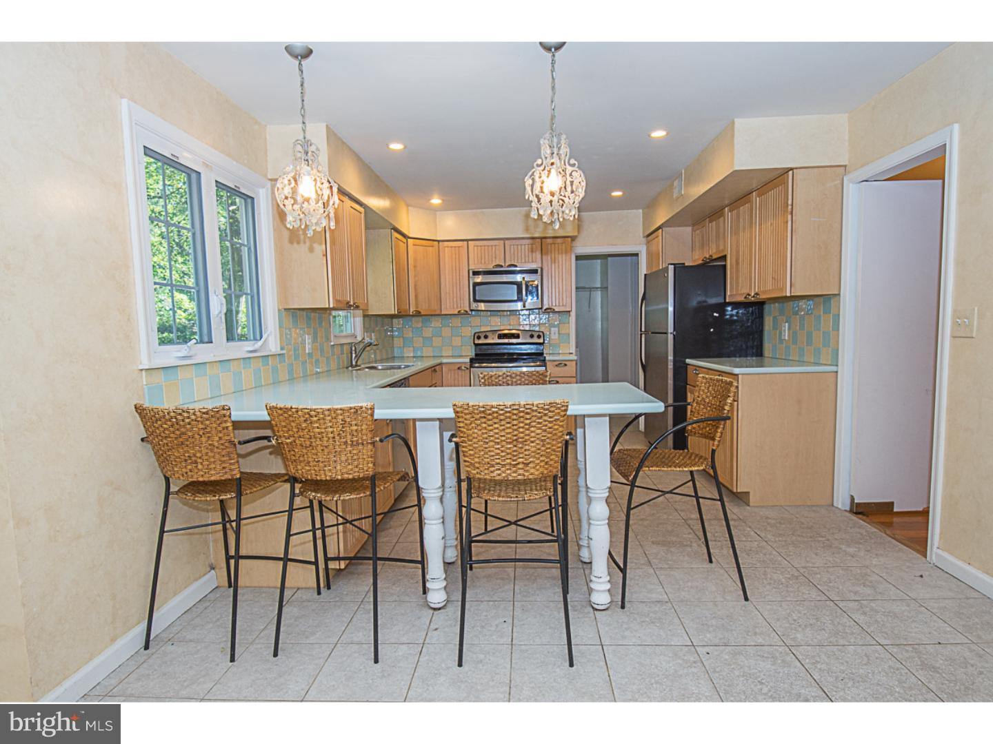637 Broad Acres Road Penn Valley, PA 19072 - Photo 4 of 22