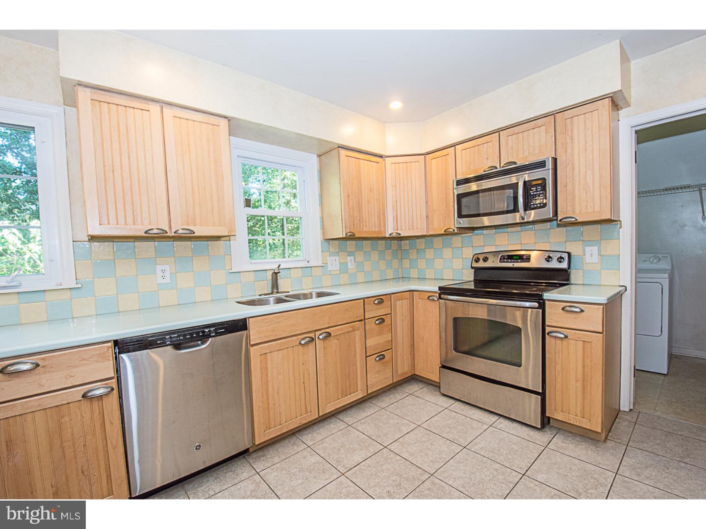 637 Broad Acres Road Penn Valley, PA 19072 - Photo 5 of 22