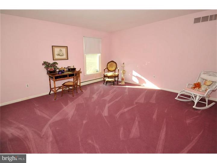 1536 Noble Road Jenkintown, PA 19046 - Photo 5 of 25 Living Room