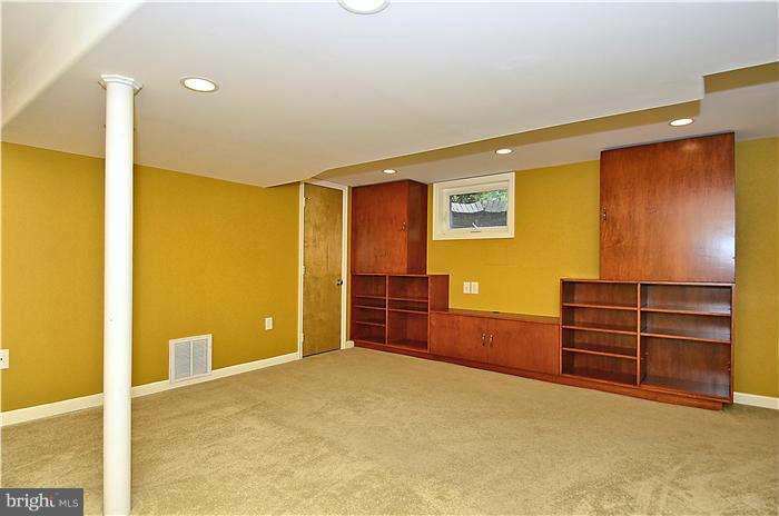 505 Lanark Way Silver Spring, MD 20901 - Photo 23 of 30 a view of room with walk in closet