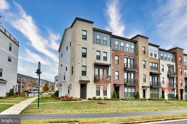 $3,500 | 43330 Farringdon Square, Broadlands, VA 20148